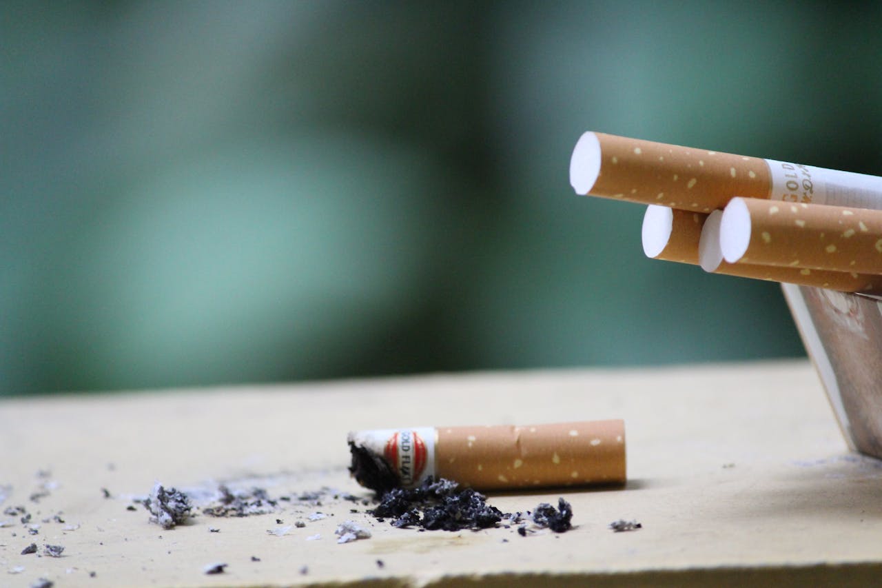 ठंड में alcohol और smoking से बढ़ते खतरे : बचाव और जरूरी सावधानियां
