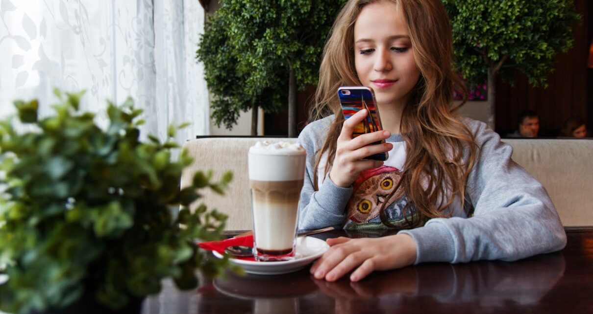 Jyada Mobile Screen Use Karna Kaise Health Affect Karta Hai